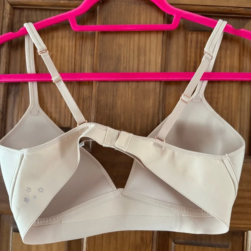 Aerie Real Me Wireless Bra Size 34C Light Beige Nude Comfort Convertible Straps